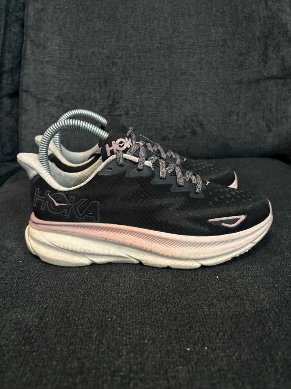 Hoka One One Clifton 9 Running Shoes Womens 6B Black Rose Gold 1127896